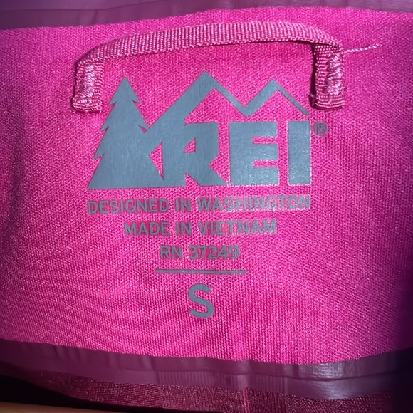 REI women’s Small wind breaker. Fuchsia. - Picture 3 of 4
